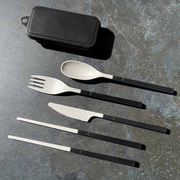 סט סכו''ם רב פעמי מתקפל שחור