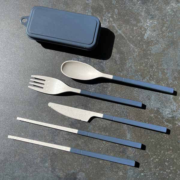 סט סכו''ם רב פעמי מתקפל כחול