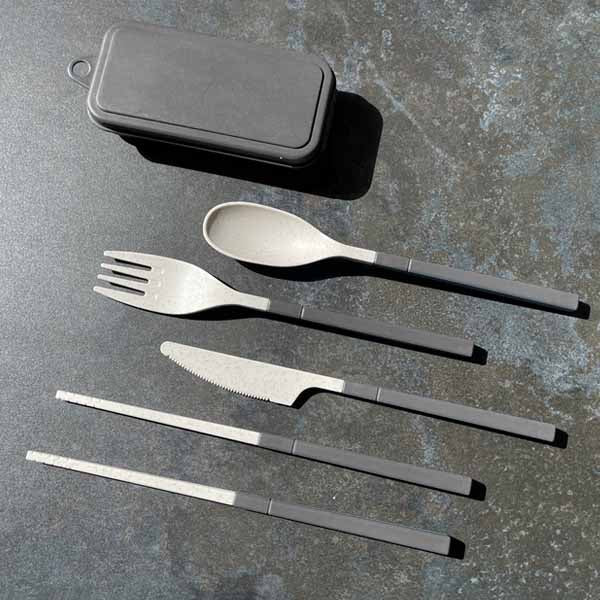 סט סכו''ם רב פעמי מתקפל אפור