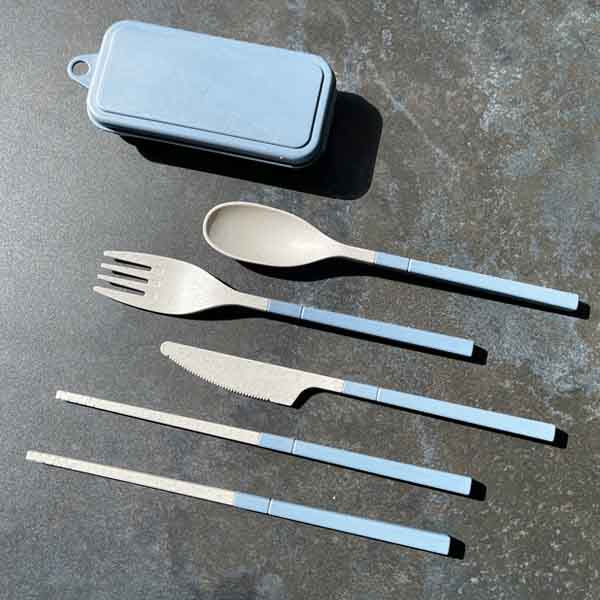 סט סכו''ם רב פעמי מתקפל תכלת