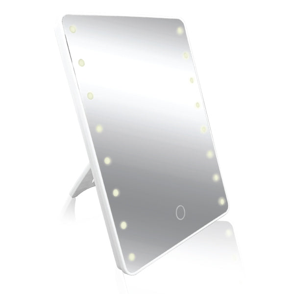 מראה מעוצבת עם תאורת לד לבן