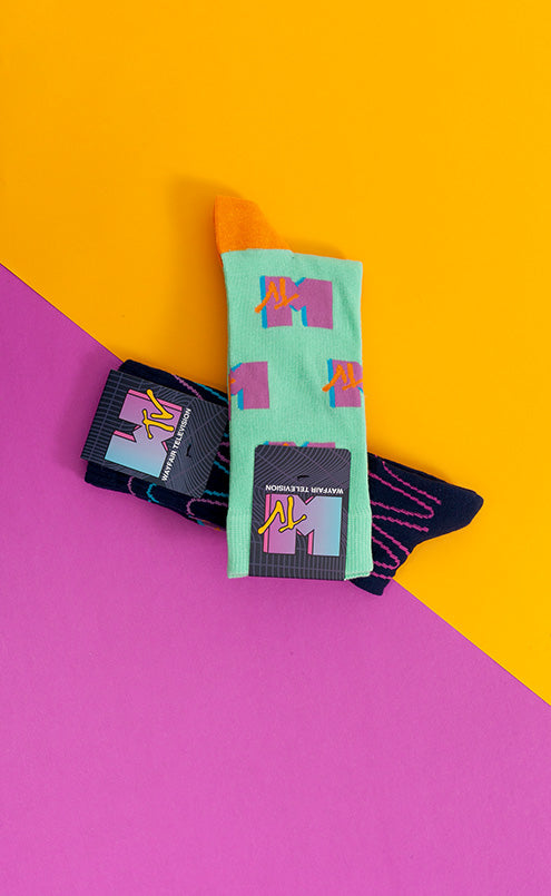 גרביים סרוגות ממותגות בעיצוב אישי - crew socks