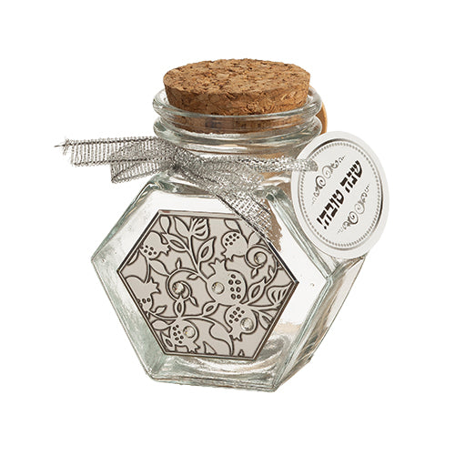 רודה דבש במבוק עם כלי זכוכית