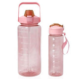 בקבוק 2 ליטר ובקבוק 750 מ"ל ורוד