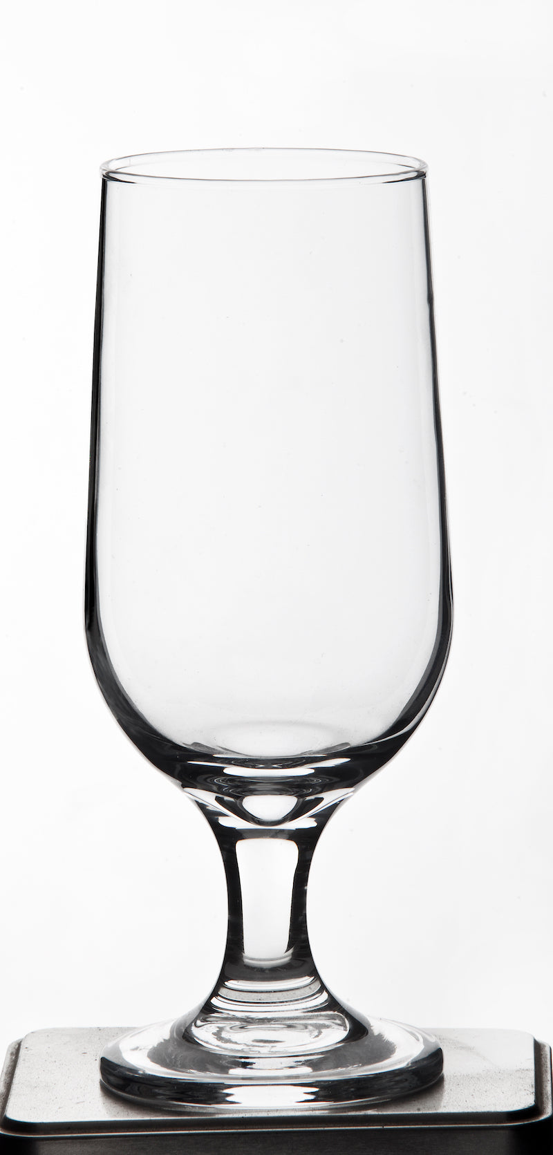 כוס בירה עם רגלית