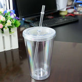 כוס פלסטיק עם קש