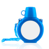 בקבוק שתייה 700 מ"ל עם כוס ורצועת נשיאה