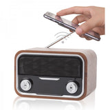 רדיו שולחני עם משטח טעינה אלחוטי